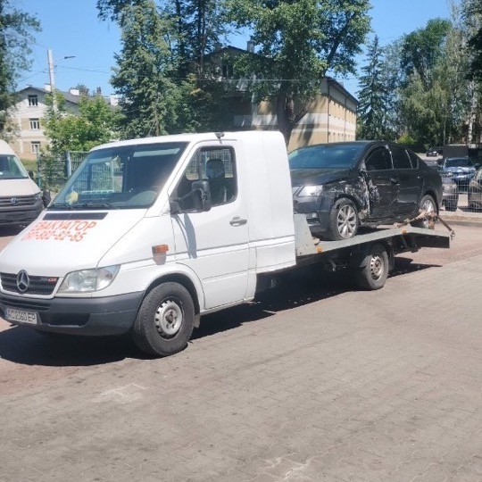 Евакуація авто після ДТП у Житомирі